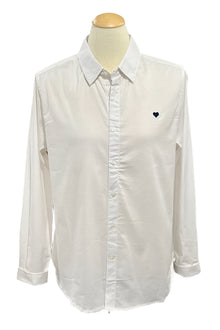  White shirt with a black heart on a mannequin in a store setting