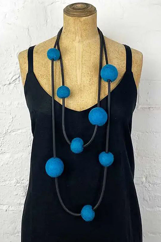 Frank Ideas 8 Chunky Felt Beads Bold Statement Necklace in Turquoise