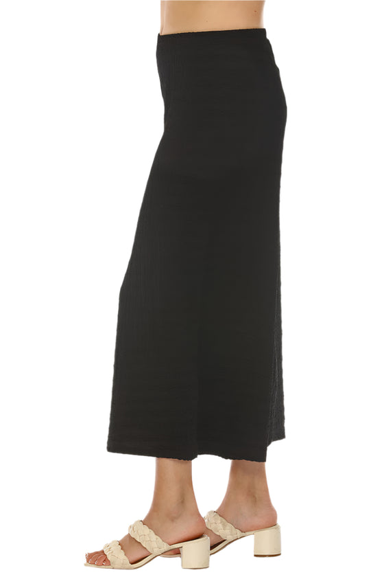 Inoah Wide Leg Waffle Capri Pants in Black B137WKB-BLACK