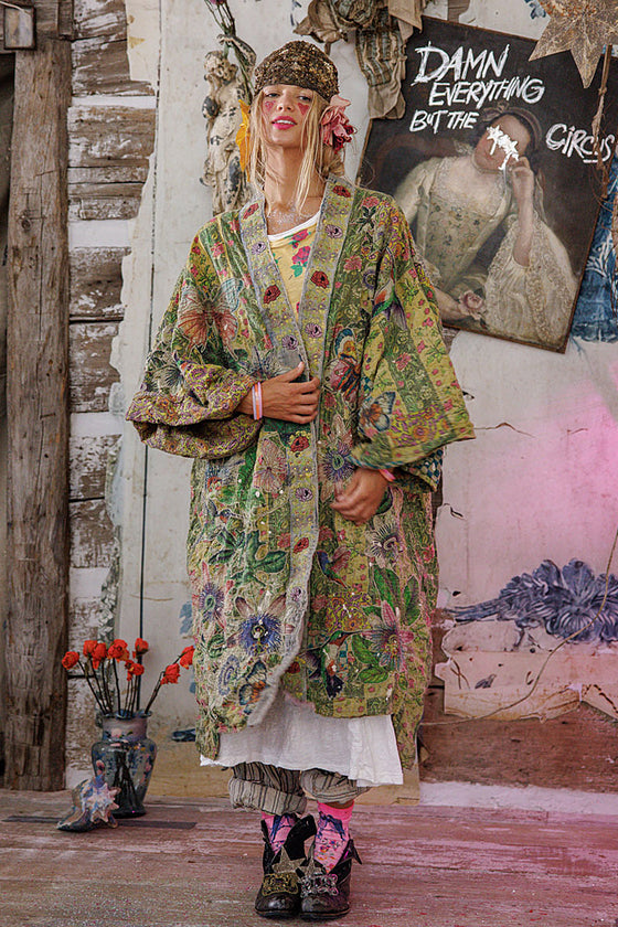 Magnolia Pearl Kontessa Kimono in Passionate - JACKET1323-PSNAT-OS