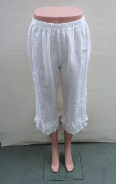 Bodil Short Ruffle Pant in Off White